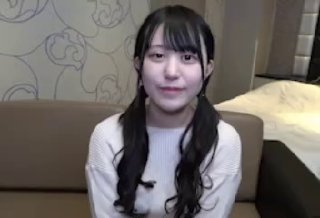年轻漂亮的大学美女被大鸡鸡的男友干的淫水直流操的啪啪响 冲刺时的淫叫声和撞击声很出色
